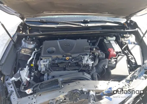 2020 Toyota Camry Le z USA, uszkodzony, nr VIN 4T1C11AK3LU983751